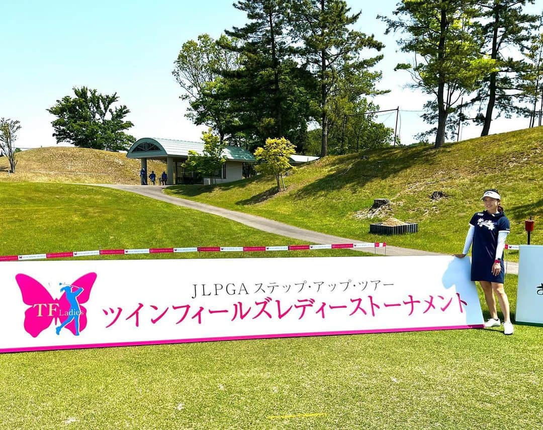 のインスタグラム：「. . ツインフィールズ レディース  大好きな石川けーん♡♡ 頑張ります(*^^*)  #藤田光里 #AKRacing」