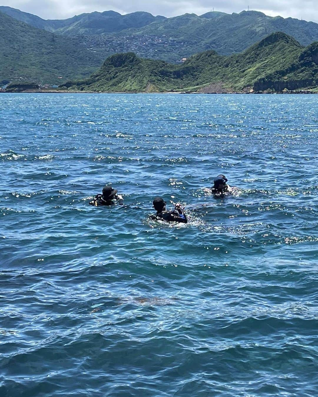 チェン・ボーリンさんのインスタグラム写真 - (チェン・ボーリンInstagram)「Let’s Go Diving 🤙🏻🤙🏻🤙🏻 正式下海練習🌊🤿  為了神秘的海底森林做準備？！🪸  #極島森林2」5月17日 16時22分 - chenbolin