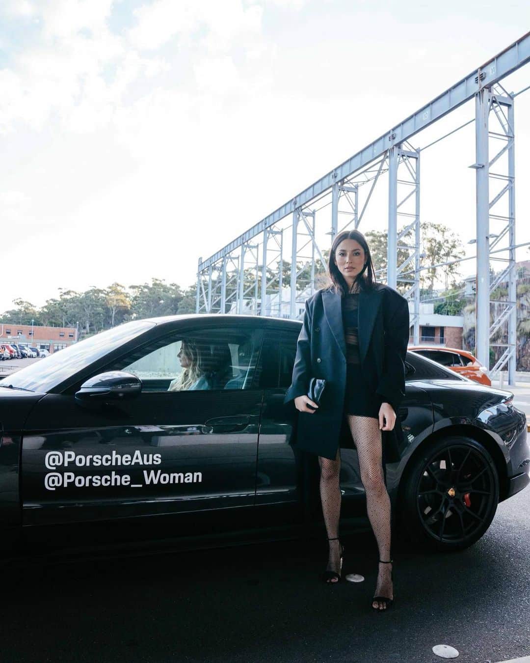 ジェシカ･ゴメスのインスタグラム：「my week made better with @porscheaus #ad 🥀」