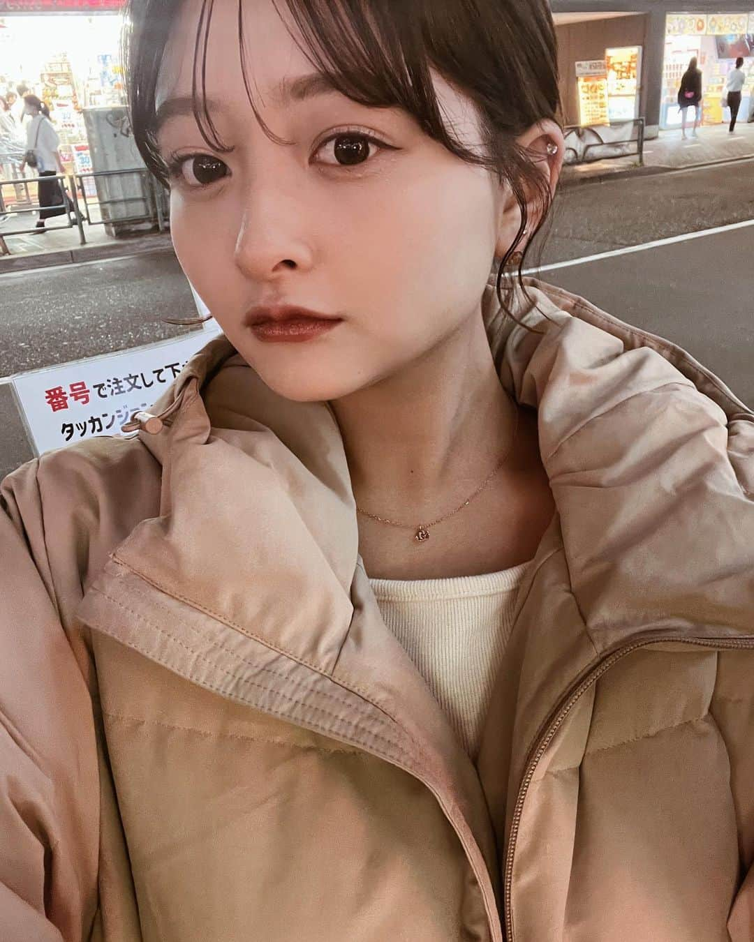 HANAさんのインスタグラム写真 - (HANAInstagram)「久しぶりに韓国料理食べた🇰🇷♡ 服季節感バグってるけどこの日寒かったの～。笑  マツエク今回も @une_fleur_azusa さんにやってもらったよ👀‪‪❤︎‬ 毎回上手で希望通りにしてくれる(；；) @une_fleur_eyebrow ✨️  #マツエク #パリジェンヌラッシュリフト」5月17日 16時37分 - hana_6499