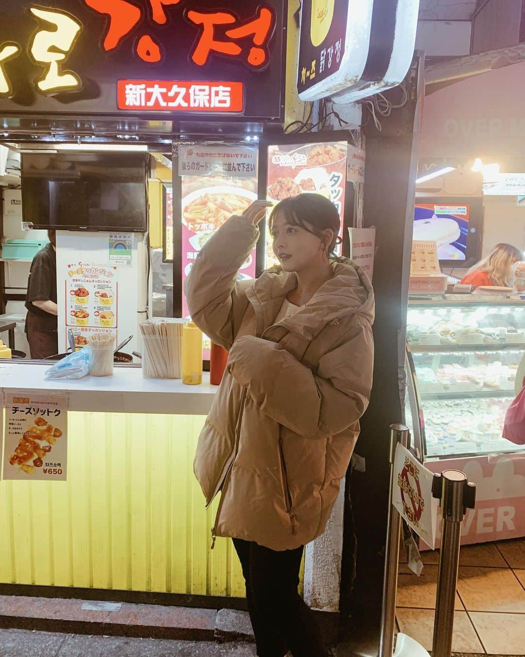 HANAのインスタグラム：「久しぶりに韓国料理食べた🇰🇷♡ 服季節感バグってるけどこの日寒かったの～。笑  マツエク今回も @une_fleur_azusa さんにやってもらったよ👀‪‪❤︎‬ 毎回上手で希望通りにしてくれる(；；) @une_fleur_eyebrow ✨️  #マツエク #パリジェンヌラッシュリフト」