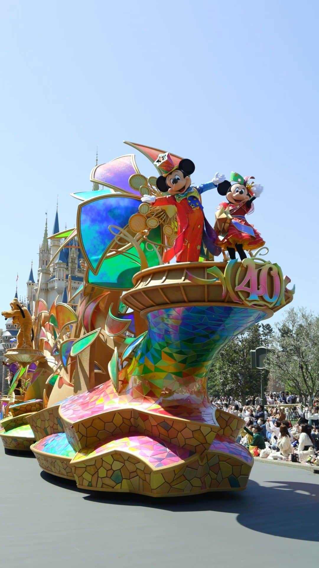 東京ディズニーリゾートのインスタグラム：「⁡ 🌈東京ディズニーリゾート40周年“ドリームゴーラウンド”開催中🌈 ⁡ 新デイタイムパレード「ディズニー・ハーモニー・イン・カラー」の一部をご紹介します✨ ぜひみなさんもパークで“色あざやかな、ハーモニーの世界”を体験してくださいね🌈 ⁡ #ディズニーハーモニーインカラー #東京ディズニーリゾート40周年 #東京ディズニーリゾート #東京ディズニーランド #tokyodisneyresort #tokyodisneyland」