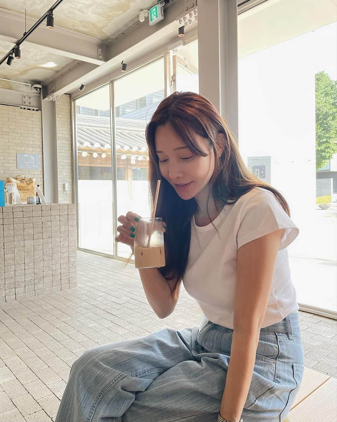 nanaさんのインスタグラム写真 - (nanaInstagram)「정연에게 주말에  수영장가자는 문자를 보내니 네, 그래요 아! 저 내일 경복궁가요 뭣이라? 우리집 뒤 경복궁이라이라  그 문자의 시작으로 가네 마네 가면 안되네 되네 모든걸 망각하고  냅다 가방매고 경복궁으로 옆집동네 또뚜 엄마에게 코피한잔 마시자 꼬드겨 쿨하게(하지만 기다리는데 1시간반) 5분 대화후  루루와  오랜만에 삼청동(제인이 태명이 삼청이 ㅋㅋ)에서 데이트!! 온몸에 땀이 흘렸지만 여전히 FM 이정연과의 대화와 모습으로 안심하고  신나게 마실했다  아주 좋은날로 기억될꼬야😘」5月17日 16時37分 - luv__ribbon