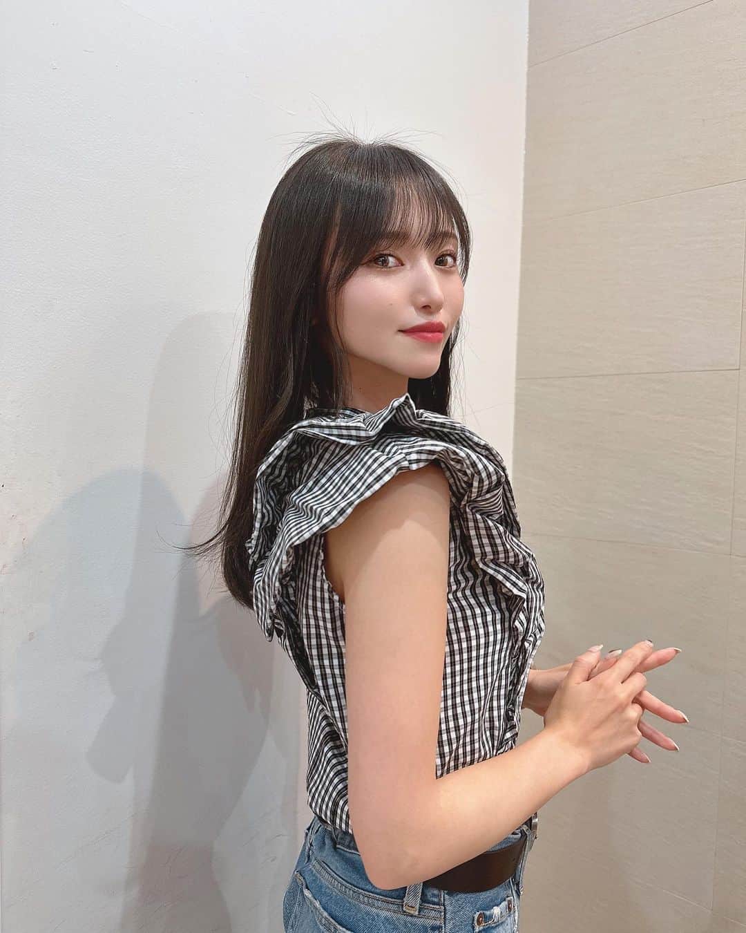 引地裕美のインスタグラム：「髪の毛染めた💇🏻‍♀️♡  @takumi__terao さんおまかせカラー🧚‍♀️ 今回は2週間後も綺麗な色でお願いしました🥹 いつもありがとうございます🪄  昨日の配信で好評だったこのトップスは @mercuryduo_com ♟️🖤 次はアップスタイルでこの服着たい🐈‍⬛  #銀座サロン #mercuryduo #マーキュリーデュオ  #UMine #japan #옷스타그램 #데일리룩 #코디스타그램 #每日穿搭 #일본 #얼스타그램 #照片 #粉我 #japanesegirl」