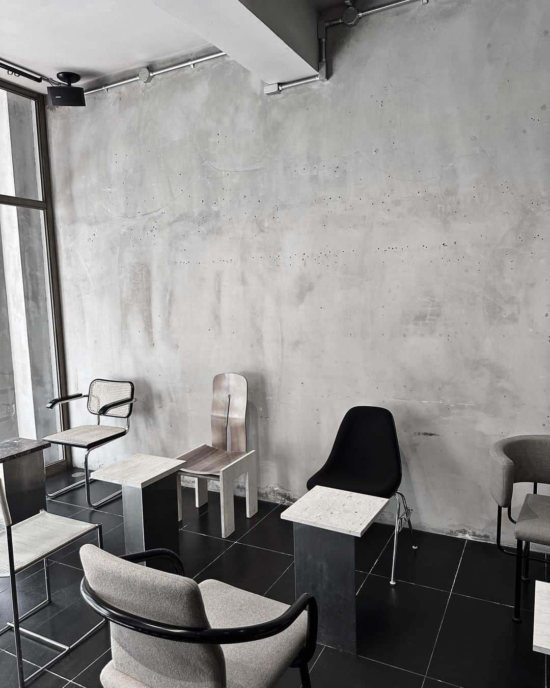 ロビンのインスタグラム：「Work and coffee」