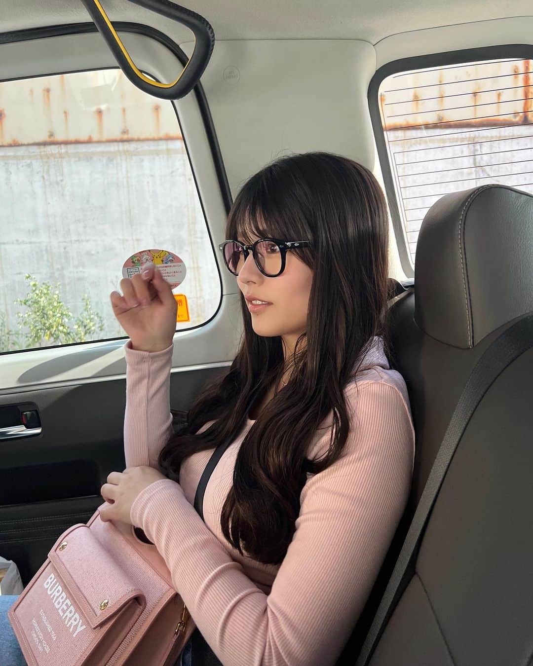 ちとせよしののインスタグラム：「先日、BSクリニックにお邪魔してきました😆 @bs_clinic.diet 今月は美容にお金と時間をかけたいなー(*'ω'*)  そして偏光サングラス買ってみた🕶 珍しくふち太め！カラーはブラウンです！どうかなぁ？☺︎︎  #医療ダイエット#医療痩身#痩身 #ダイエット #BSクリニック #zoff」