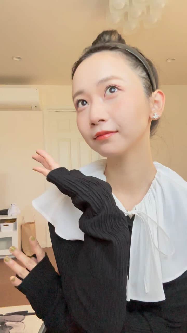 三戸なつめのインスタグラム：「めいくあっぷ！！おめかし！ 途中で赤リップに変えちゃっタッタカター！ #mito_natsume」