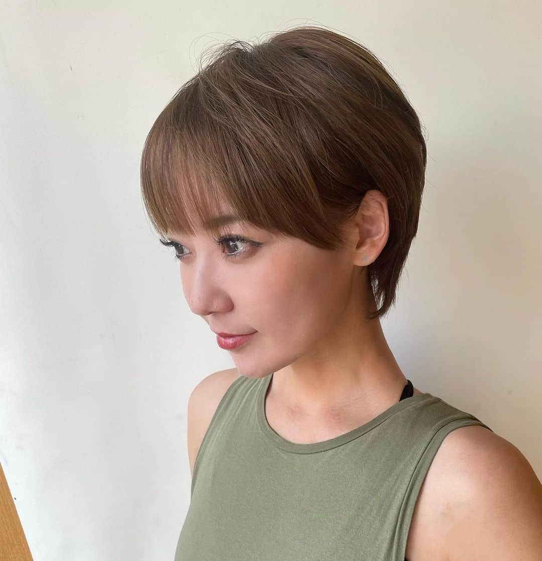 鮎川りなさんのインスタグラム写真 - (鮎川りなInstagram)「#newhair  今度は色も変えてみました🎵 @moriochiba さんいつもありがとうございます🙌 #原宿 #ショートヘア #表参道 #ベージュヘア #くびれショート #モリオフロムロンドン原宿本店」5月17日 17時22分 - ayurina_oy