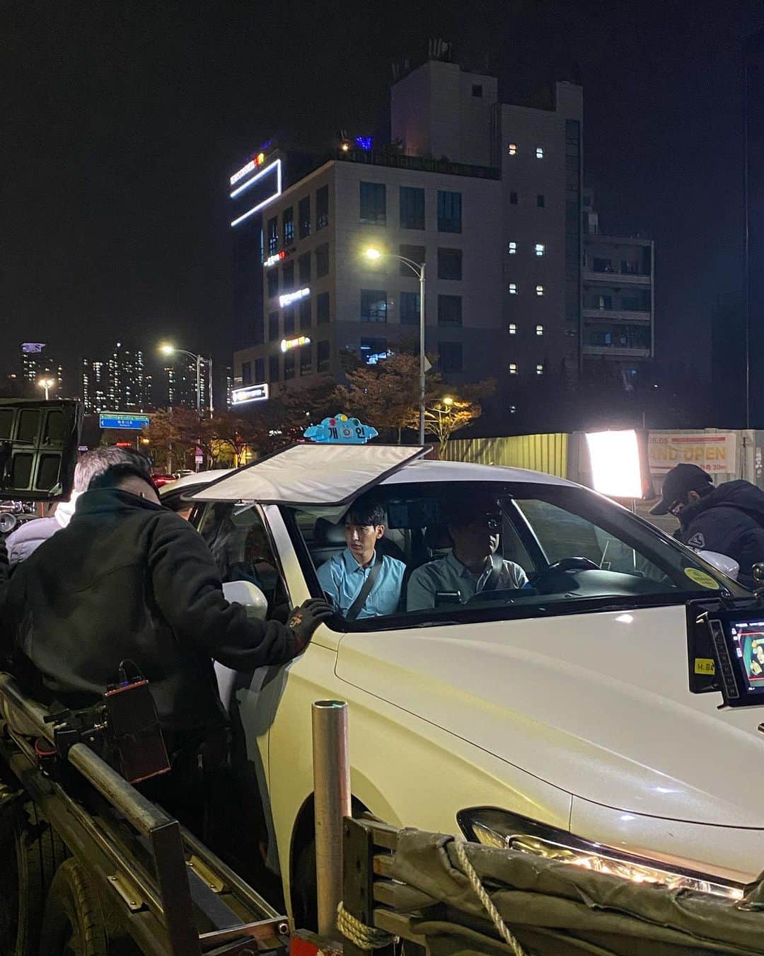 ソン・ジホのインスタグラム：「레카씬 비하인드🫨」