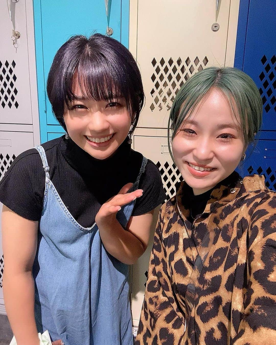 安枝瞳さんのインスタグラム写真 - (安枝瞳Instagram)「new hair🌼 ちゃんとしたお仕事？があるから ちゃんとしてる風にしてもらいました😆🌸笑 黒だけどよくみると紫入ってる☺️💕 今回もありがとうございます！ あと2回戦突破おめでとうございます🥰 って言うの忘れた！！！！！ #ブラックバイオレット　#黒髪ボブ」5月17日 17時26分 - hitomiyasueda