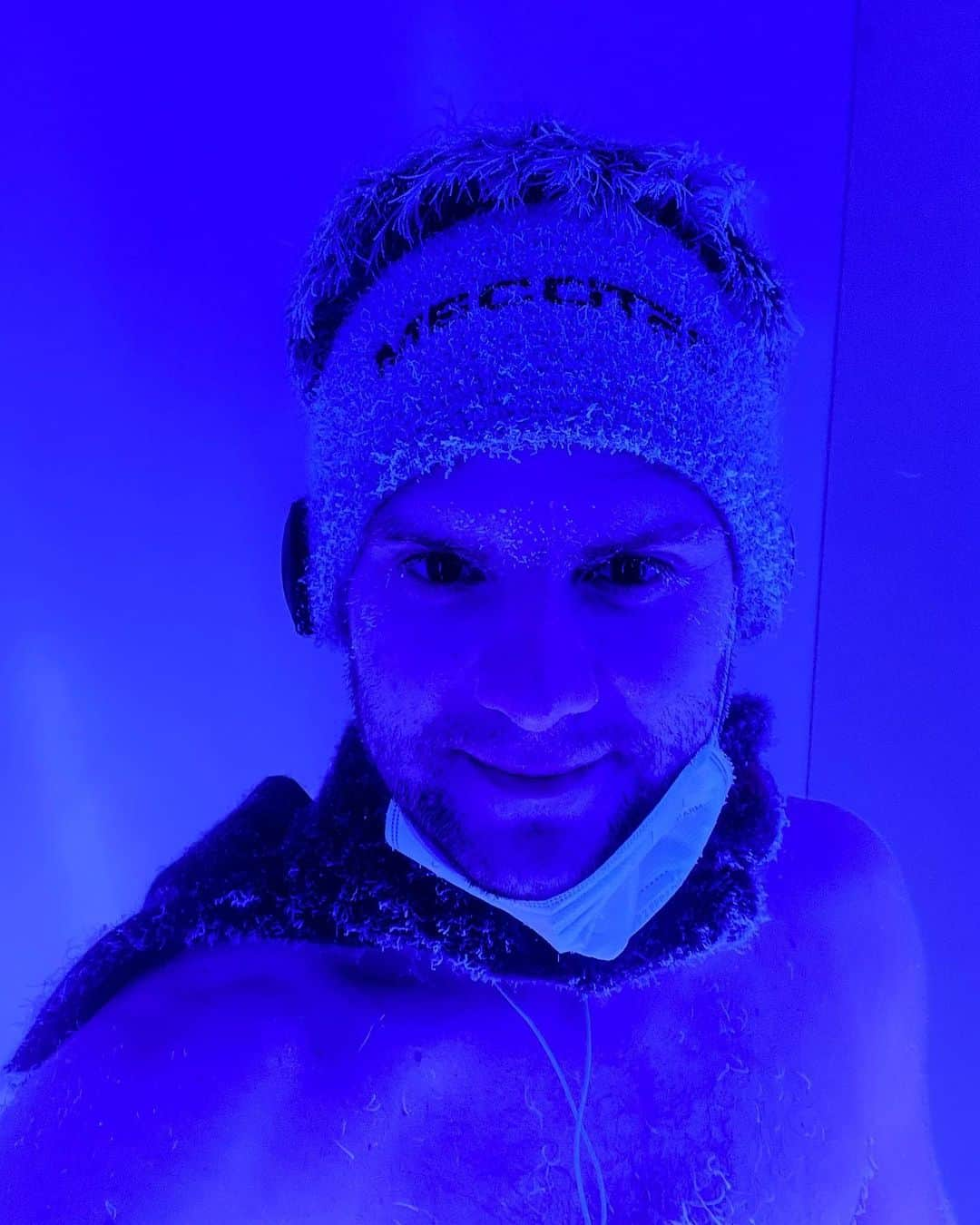 ドミトリ・オフチャロフのインスタグラム：「Really happy to announce my partnership with @mecotec_freezing_technology , a world leading company in production of cryo chambers. Exciting to be able to use it in my home after every training to improve my regeneration and well being.  #lifeisbetterwithcryo」