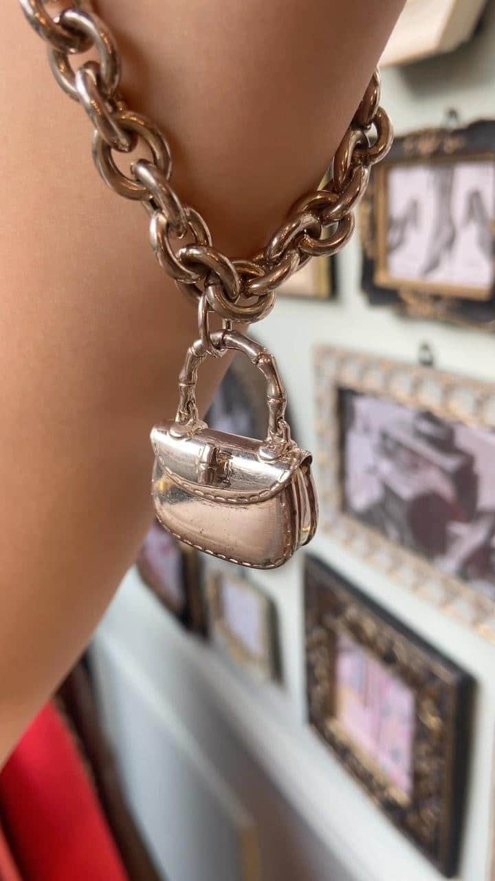 のインスタグラム：「New in : Bamboo bag chain bracelet 🎋 Sterling silver 925   ▼Customer service English/Chinese/Korean/Japanese *Please feel free to contact us! *商品が見つからない場合にはDMにてお問い合わせください   ▼International shipping via our online store. Link in bio.  #tokyovintageshop #오모테산도 #omotesando #aoyama #表参道 #명품빈티지 #빈티지패션 #도쿄빈티지샵  #ヴィンテージファッション #ヴィンテージショップ」