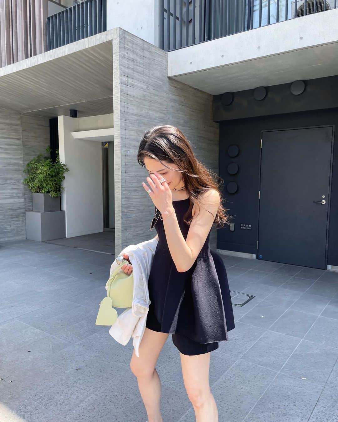 chinatsu614さんのインスタグラム写真 - (chinatsu614Instagram)「It's was like summer☀︎ ・ ・ ・  暑かったーーー☀︎  でも まだ風が爽やかで テラスが気持ち良かった☺︎  もうショートパンツにノースリ笑 夏が怖い。  先日 @sbeautyclinic で 初、目尻のボトックスを打ってきたの‼︎ 来月42歳。もうボトックスデビューしても良いよね⁈笑  @dr.y.yumi ゆみ先生に相談して 軽めにしてもらったので自分的にはいい感じ☺︎  髪の毛は5cm切ったんだー✂︎  ・ ・ ・ #sbeautyclinic #エスビューティークリニック #レーザートーニング #レブライド  #アクセントウルトラv  #渋谷美容クリニック #たるみ #エイジングケア ・ #tokioトリートメント  #炭酸泉」5月17日 17時48分 - chinatsu614