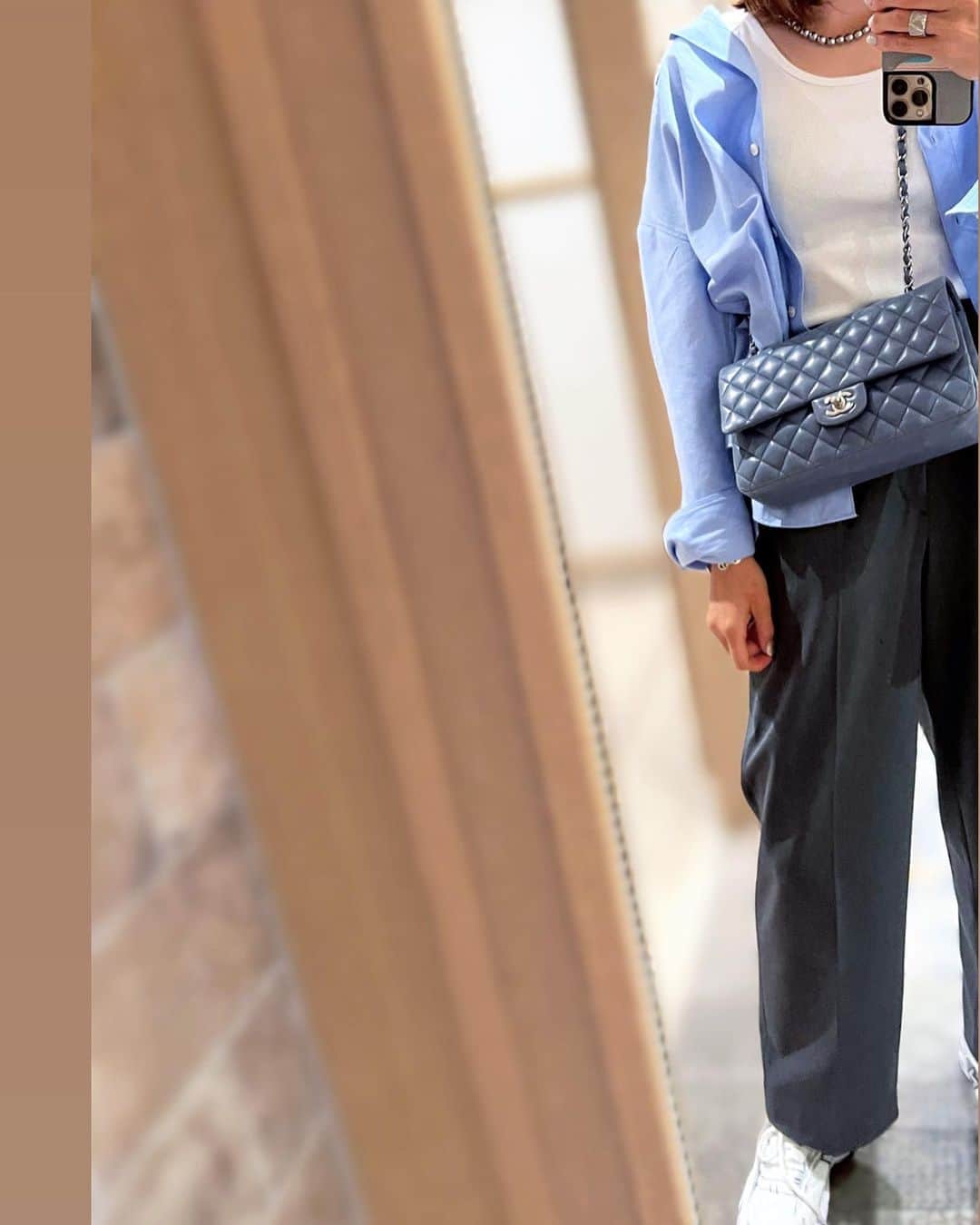 林香里のインスタグラム：「👟👖🕶️🩵  #coordinate#wardrobe#outfit #casualoutfit#fashion」
