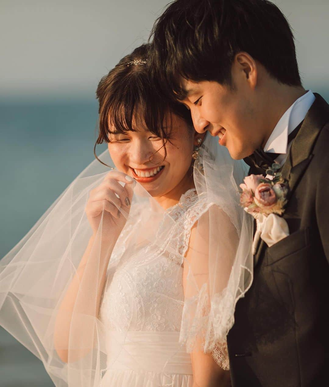 ラヴィ•ファクトリーさんのインスタグラム写真 - (ラヴィ•ファクトリーInstagram)「. 【写真で叶える結婚式】 . 柔らかいお写真の雰囲気から、 おふたりの人柄の良さが伝わってくるような 温かいお写真📷  この瞬間がかけがえのない思い出になりますように* . —————— ラヴィファクトリー: @matsuyama_laviephotography Photographer: @eiko_photographer AREA:JAPAN,MATSUYAMA —————— @laviefactoryをフォローして #laviefactory #ラヴィファクトリー のハッシュタグをつけて お写真を投稿してみてくださいね✳︎ . こちらの公式IG（@laviefactory） で取り上げさせていただきます✨ . 思わず笑顔になれるハートのある 「家族写真」はラヴィクルール* >>>@laviecouleur_official . #wedding #weddingphotography #photo  #ハートのある写真 #instawedding #結婚写真 #ウェディング #ウェディングフォト #撮影指示書 #ロケーションフォト #前撮り#写真好きな人と繋がりたい #フォトウェディング #卒花 #後撮り #ウェディングニュース #前撮り小物 #前撮りフォト #前撮りアイテム #ウェディング撮影 #撮影構図 #前撮りアイディア #撮影指示書 #花嫁ソロショット #花嫁コーディネート #洋装フォト #サンセットフォト #モンチッチ海岸」5月17日 17時41分 - laviefactory