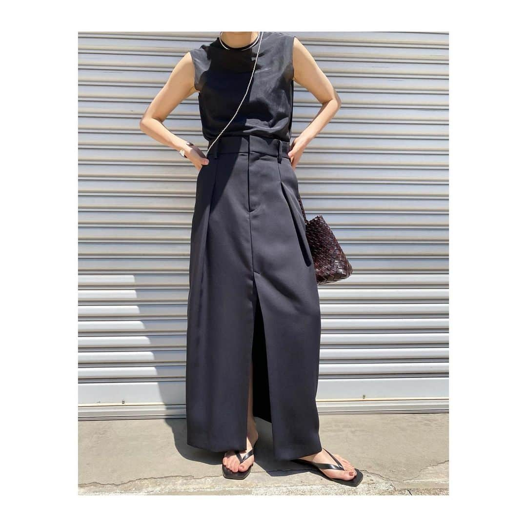 plageさんのインスタグラム写真 - (plageInstagram)「〝R’IAM ボリュームスカート〟 NEW ARRIVAL！ web coming soon. ⁡ No.23060922607020 ¥17,600 col:ブラック size:36/38 店舗販売中 WEB準備が整い次第発売予定 ⁡ ⁡ 【WEB決済電話受付可能店舗】 ▪︎ルミネカード NEWoMan新宿店・有楽町店・池袋店・大宮店 ▪︎MIカード ラシック名古屋店 ▪︎JQカード AMU博多店 ⁡ ⁡ #Plage #プラージュ #baycrews #ベイクルーズ #fashion #ファッション #coordinate #コーディネート ⁡ ⁡」5月17日 18時30分 - plage_jp