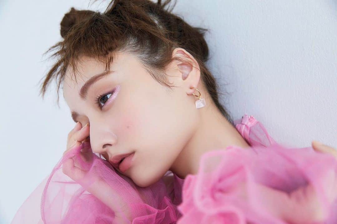 林由香里のインスタグラム：「@ar_magazine  6月号▷▷▷  "シェイプアップがお" ピンクワントーン🌸」