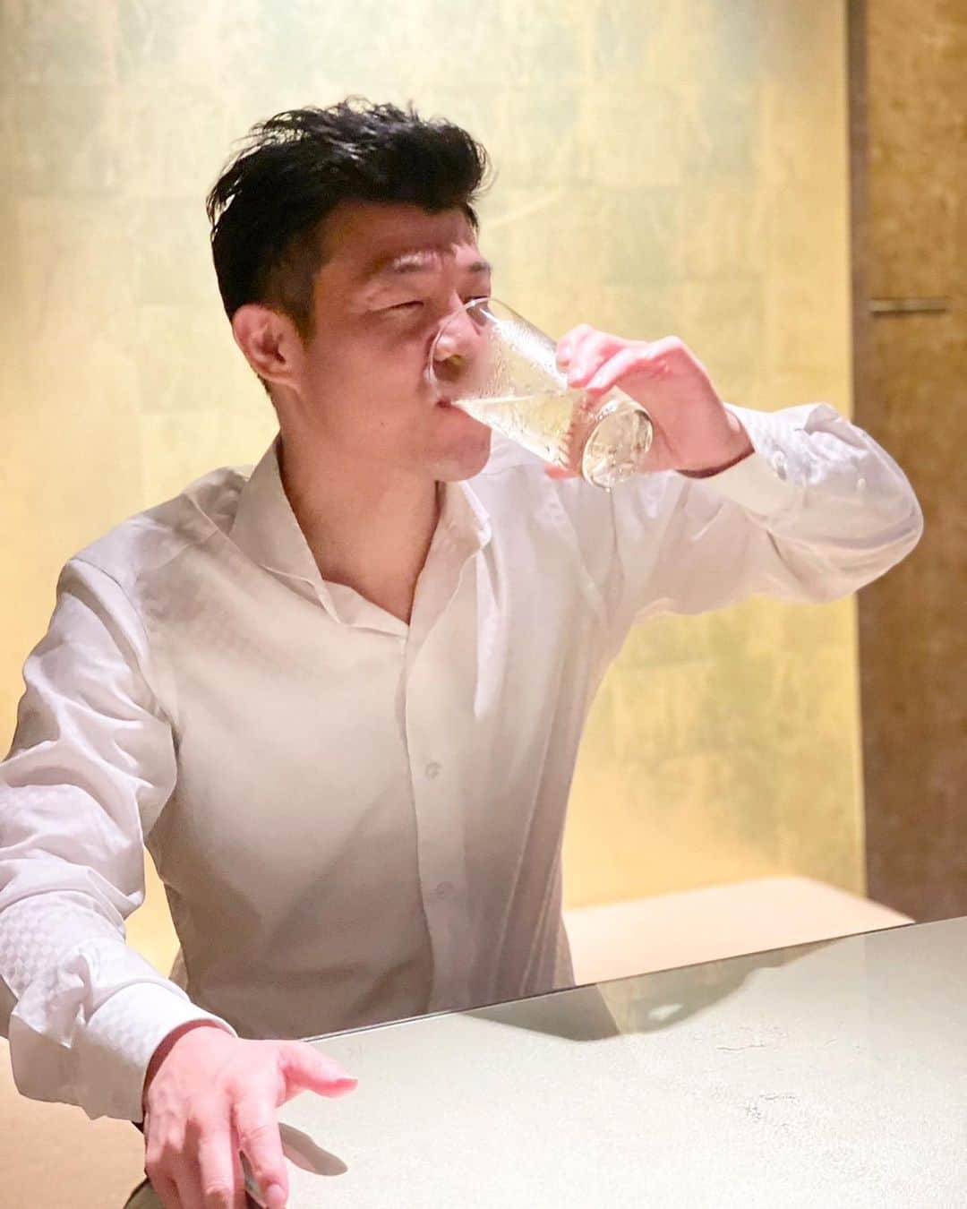 亀田興毅さんのインスタグラム写真 - (亀田興毅Instagram)「飲んで飲んで 飲まれて飲んで 飲んで飲みつぶれて 眠るまで飲んで やがて興毅は 静かに眠るのでしょう」5月17日 17時49分 - kokikameda