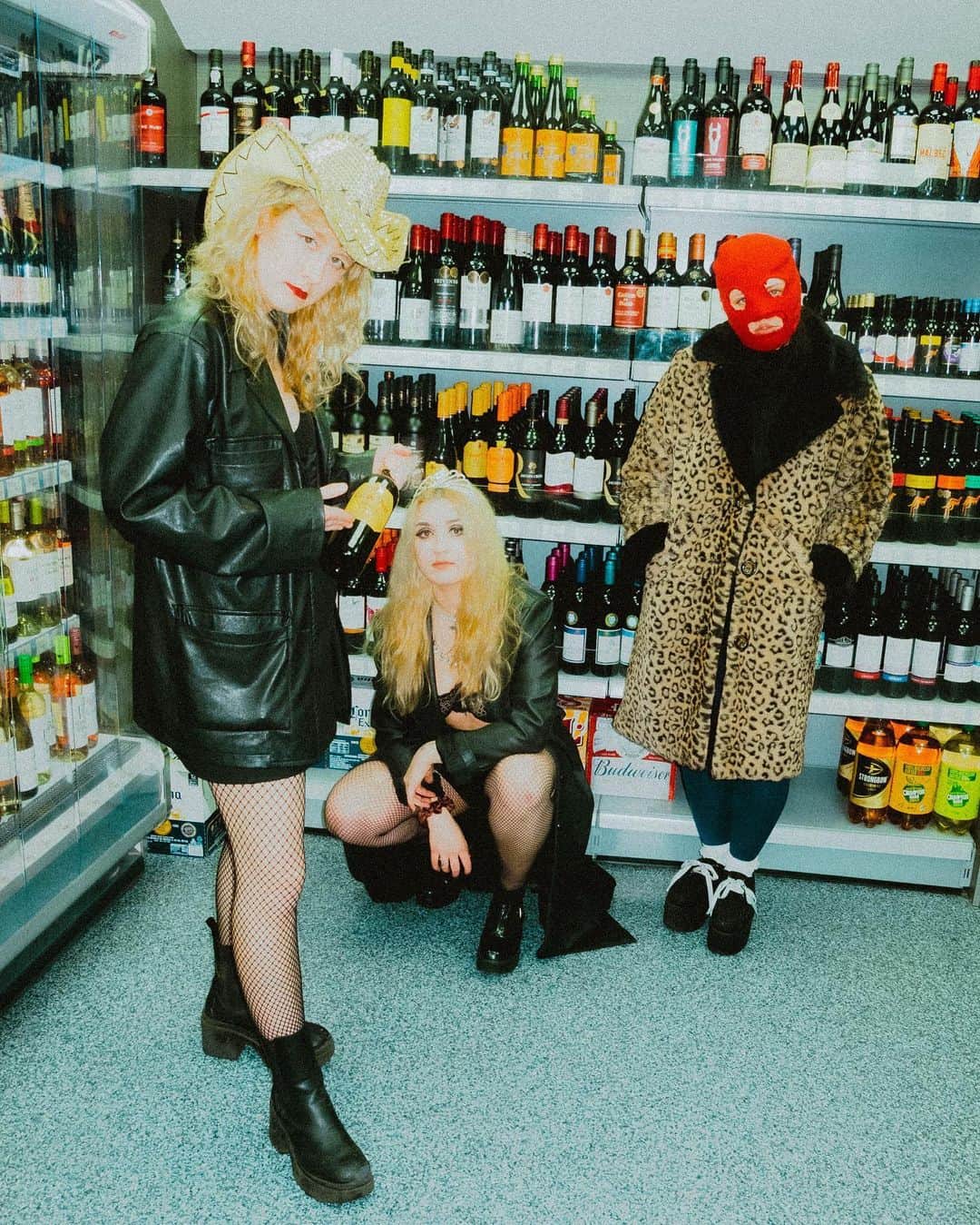 Kerrang!のインスタグラム：「Lambrini Girls: “The goal is to cultivate as big of a platform that we can in order to incite change” ✊🏼🔗  ✍️: @rachelr_journo 📸: @bridiebridiebridiebridie」