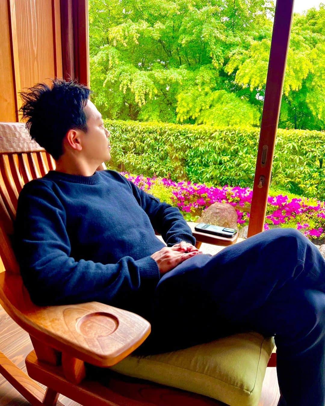 角森脩平のインスタグラム：「. 一族しか入れない貴重な場所に運よく招待して頂けて✨ #熱海#別荘#出会い#ラッキー#感謝」