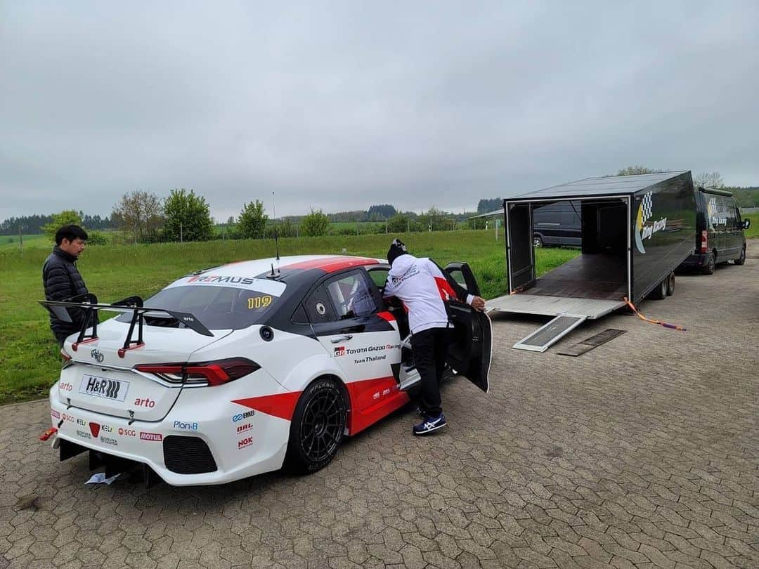 Toyota team thailandさんのインスタグラム写真 - (Toyota team thailandInstagram)「🚨สดจากสนาม Nürburgring!!!   📌ช่วยกันส่งกำลังใจเชียร์ TOYOTA Gazoo Racing team Thailand กับการเดินหน้าล่าแชมป์โลกสมัยที่ 4 ในรายการแข่งขันต่อเนื่อง 24 ชั่วโมง ADAC 24h Race Nürburgring ประเทศเยอรมนี วันที่ 18-21 พฤษภาคมนี้   #ToyotaGazooRacingteamThailand #24hNBR」5月17日 18時17分 - toyotagazooracingteamthailand