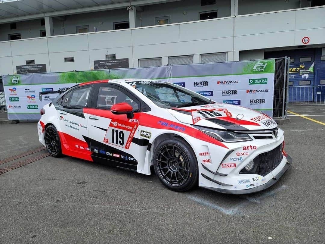 Toyota team thailandさんのインスタグラム写真 - (Toyota team thailandInstagram)「🚨สดจากสนาม Nürburgring!!!   📌ช่วยกันส่งกำลังใจเชียร์ TOYOTA Gazoo Racing team Thailand กับการเดินหน้าล่าแชมป์โลกสมัยที่ 4 ในรายการแข่งขันต่อเนื่อง 24 ชั่วโมง ADAC 24h Race Nürburgring ประเทศเยอรมนี วันที่ 18-21 พฤษภาคมนี้   #ToyotaGazooRacingteamThailand #24hNBR」5月17日 18時17分 - toyotagazooracingteamthailand