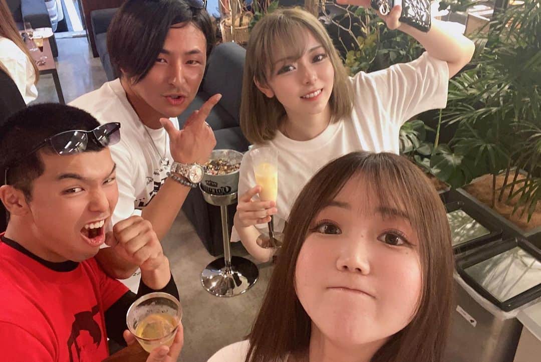 藤田早希さんのインスタグラム写真 - (藤田早希Instagram)「昨日はモリリッチーさんの会社に トモハッピーさんが顧問に就任されまして、 パーティーでしたん🤭 初めましての方も、いつも会う方も 共通点がまた見つかったり嬉しかったです🥰 この数ヶ月トモハッピーさん含め周りの方々よく一緒 居るけどハッピーな空間なので本当に毎回幸せ🫶🏻🫧 改めて就任おめでとうございます✨ これからもよろしくお願いします👶🏻🍼 . . . .」5月17日 18時32分 - sakifujita