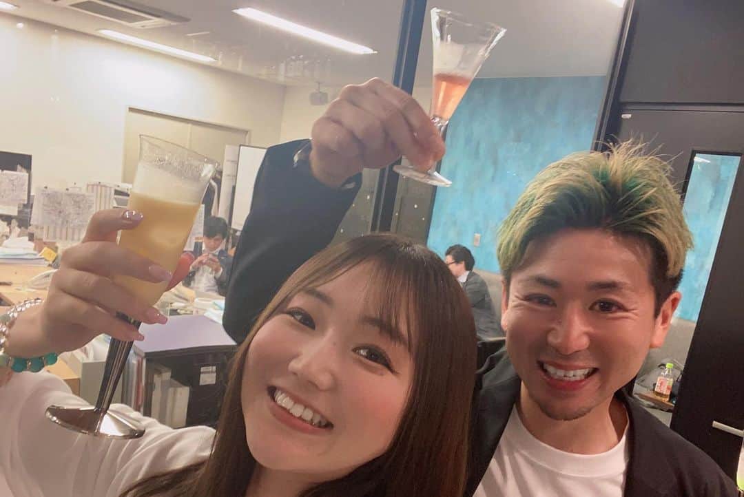 藤田早希さんのインスタグラム写真 - (藤田早希Instagram)「昨日はモリリッチーさんの会社に トモハッピーさんが顧問に就任されまして、 パーティーでしたん🤭 初めましての方も、いつも会う方も 共通点がまた見つかったり嬉しかったです🥰 この数ヶ月トモハッピーさん含め周りの方々よく一緒 居るけどハッピーな空間なので本当に毎回幸せ🫶🏻🫧 改めて就任おめでとうございます✨ これからもよろしくお願いします👶🏻🍼 . . . .」5月17日 18時32分 - sakifujita