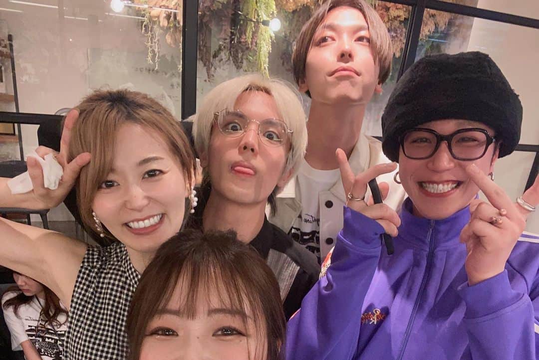 藤田早希さんのインスタグラム写真 - (藤田早希Instagram)「昨日はモリリッチーさんの会社に トモハッピーさんが顧問に就任されまして、 パーティーでしたん🤭 初めましての方も、いつも会う方も 共通点がまた見つかったり嬉しかったです🥰 この数ヶ月トモハッピーさん含め周りの方々よく一緒 居るけどハッピーな空間なので本当に毎回幸せ🫶🏻🫧 改めて就任おめでとうございます✨ これからもよろしくお願いします👶🏻🍼 . . . .」5月17日 18時32分 - sakifujita