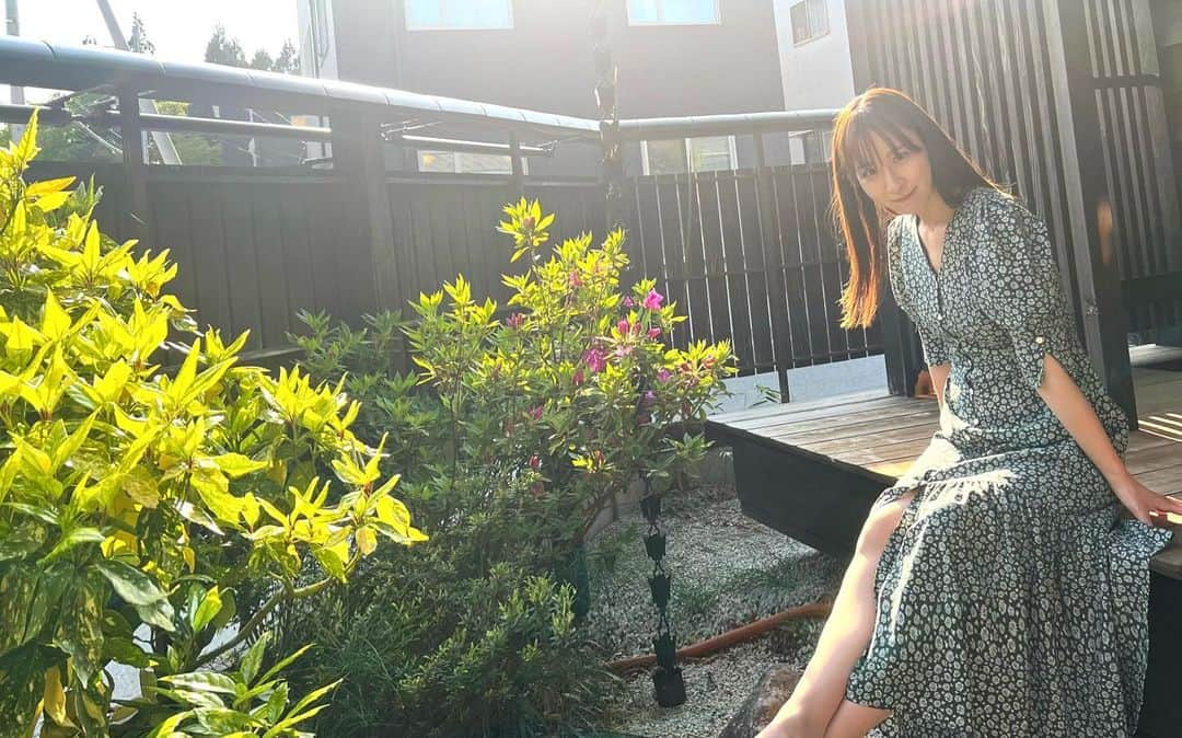 真坂はづきさんのインスタグラム写真 - (真坂はづきInstagram)「ここでゆっくり水羊羹を食べたい🌿  #縁側　#デザイン住宅　#和菓子　#水羊羹」5月17日 18時32分 - masakahazuki