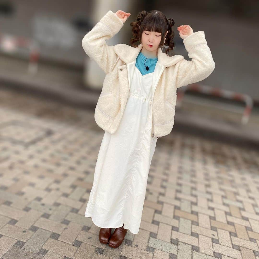 中澤莉佳子さんのインスタグラム写真 - (中澤莉佳子Instagram)「くらげ🪼 デカ盛りハンター出演させていただいた時の衣装です こんな夏日に冬服投稿  ニット、キャミワンピース→ @retrogirl_official ブルゾン→ @tittyandco_com ブーツ→ @emsexcite イヤリング→ @cotomonomarche」5月17日 18時34分 - rikako_nakazawa