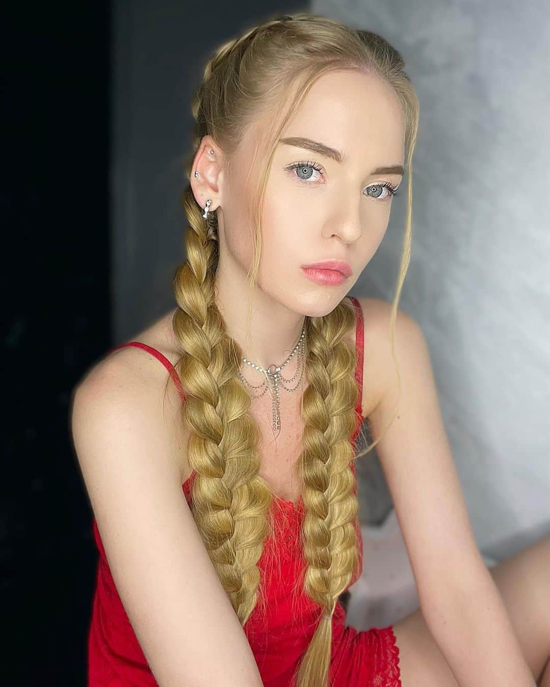 オクサナ・ネベセラヤのインスタグラム：「👋🏻」