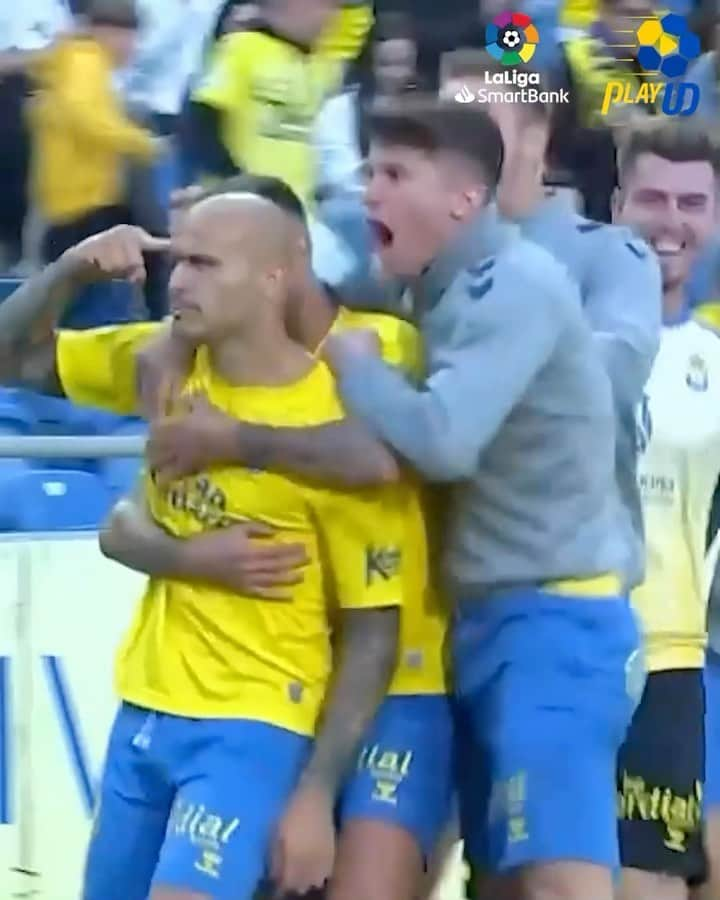 サンドロ・ラミレスのインスタグラム：「🙌🏽 ¡Uno más para la cuenta, @sandroramirez9! ⚽  👉🏼 #CreerHastaElfinal 🫡   #LasPalmasVillarrealB | #LaLigaHighlights  #LaUniónHaceLasPalmas 💛💙」