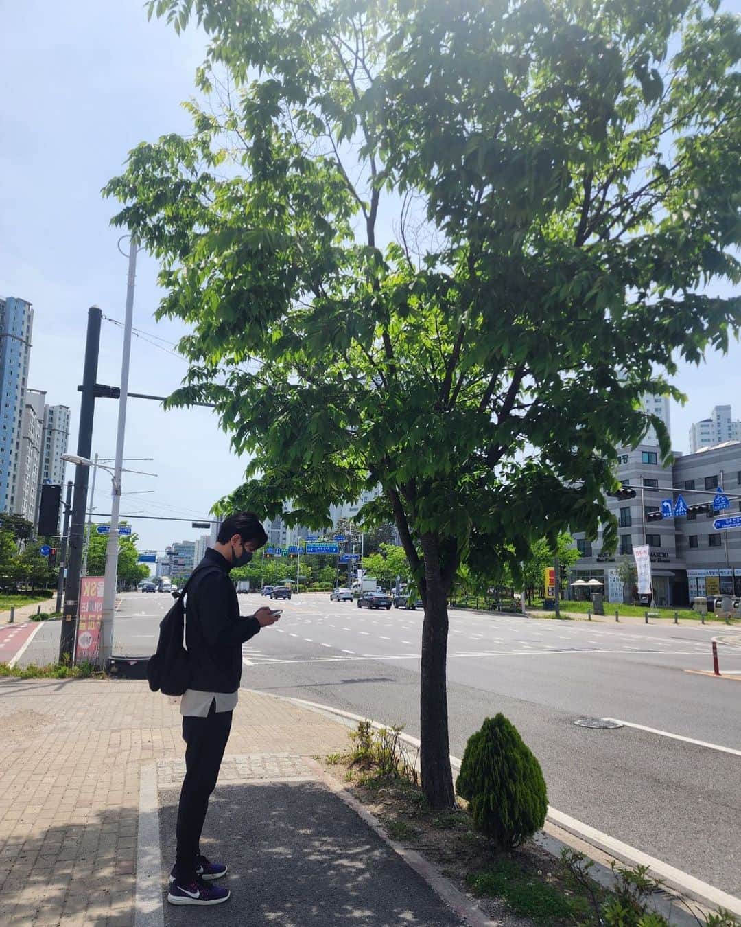 イム・ジュファンのインスタグラム：「🚶」