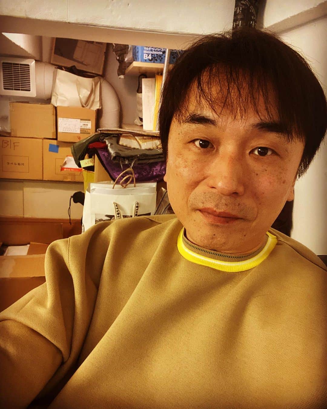 関智一のインスタグラム：「仕事の合間に一服！ もうひと頑張りします！！」