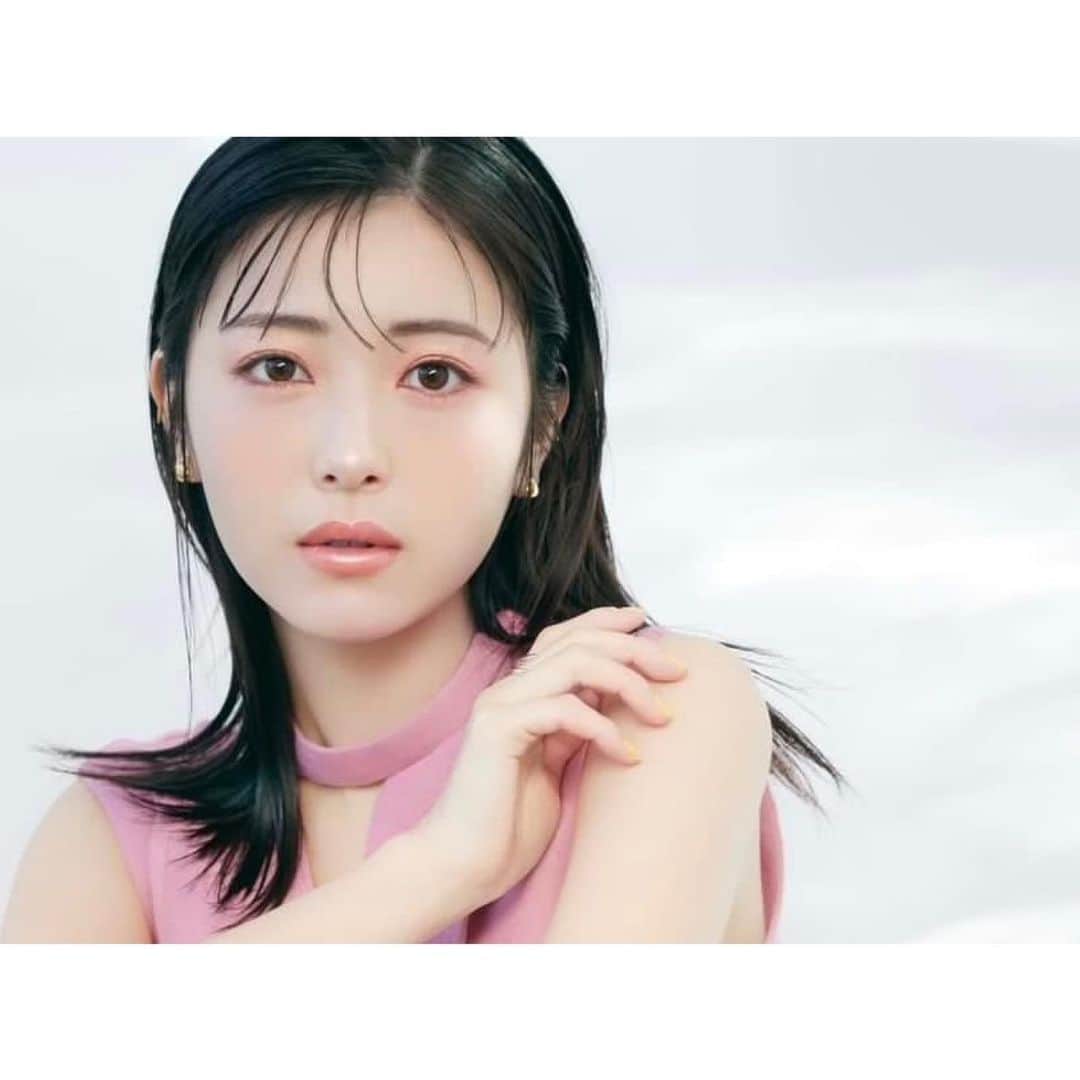 河嶋希のインスタグラム：「@vocemagazine #浜辺美波#河嶋希」