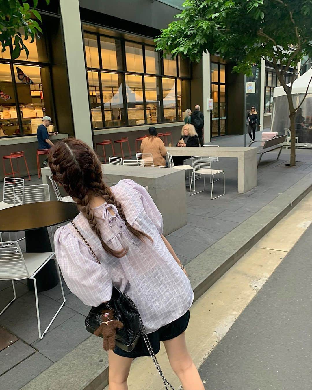 nanaのインスタグラム：「풍성함이 최고얏💗 러워러워 보라빛체쿠 반짝임이 매력적인 시드니팬츠 청녹색과 찰떡쿵  슈즈도 리봉타이에 업뎃되어있어요 아주아주 강추 템이죠!!홋  @ribbontie_official」
