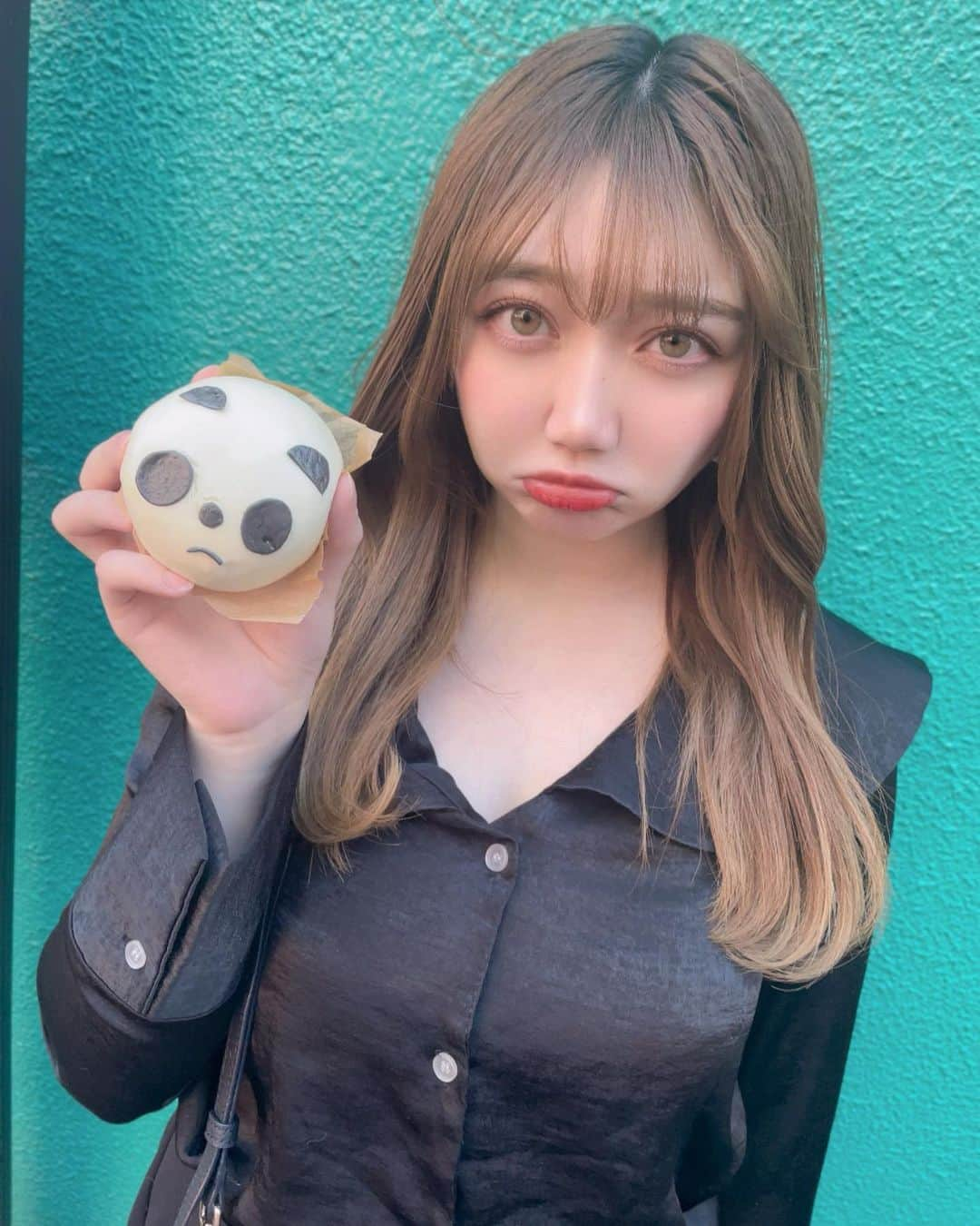 小澤しぇいんのインスタグラム：「中華街行って来たよ🐼🥟  友達と食べて食べて食べて楽しい時間を過ごしました❤️ ウォーアイニー🇨🇳」