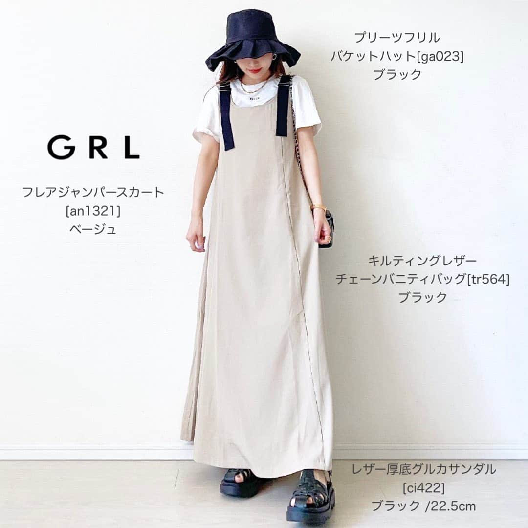 のインスタグラム：「全身𝐆𝐑𝐋♛︎	  大人カジュアルな#プチプラ 夏コーデ  品番やお値段は写真をチェックしてね♫  個人的には#グルカサンダル が推し♡ 色違いも買おうかなと思ってるくらい！ . . . . . @grl_official #grl #grl購入品 #グレイル #グレイルコーデ #プチプラコーデ #大人カジュアル #ジャンパースカート #カジュアルコーデ #低身長コーデ #おちびの輪 #小柄コーデ #locari #ootdfashion #fashionstyle」