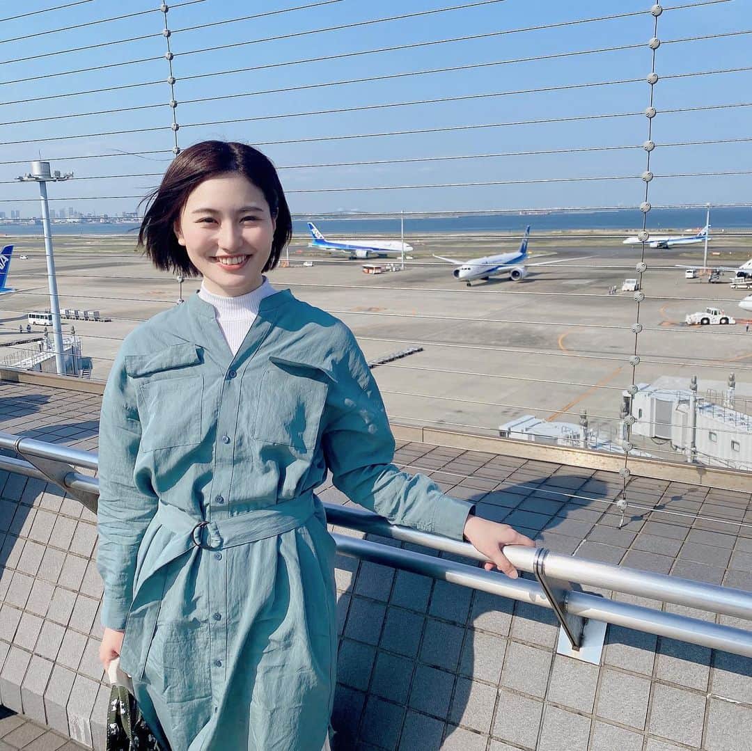 高山侑子さんのインスタグラム写真 - (高山侑子Instagram)「. 先日、羽田空港の展望デッキに初めて行ってきた！ 空港の中もお店たくさんあるってこと、実は知らなかった😂  もう私は5年くらい飛行機乗ってないから、たまにはどっか遠出してみたいね*⋆✈  #羽田空港 #飛行機」5月17日 18時56分 - takayamayuko_stardust