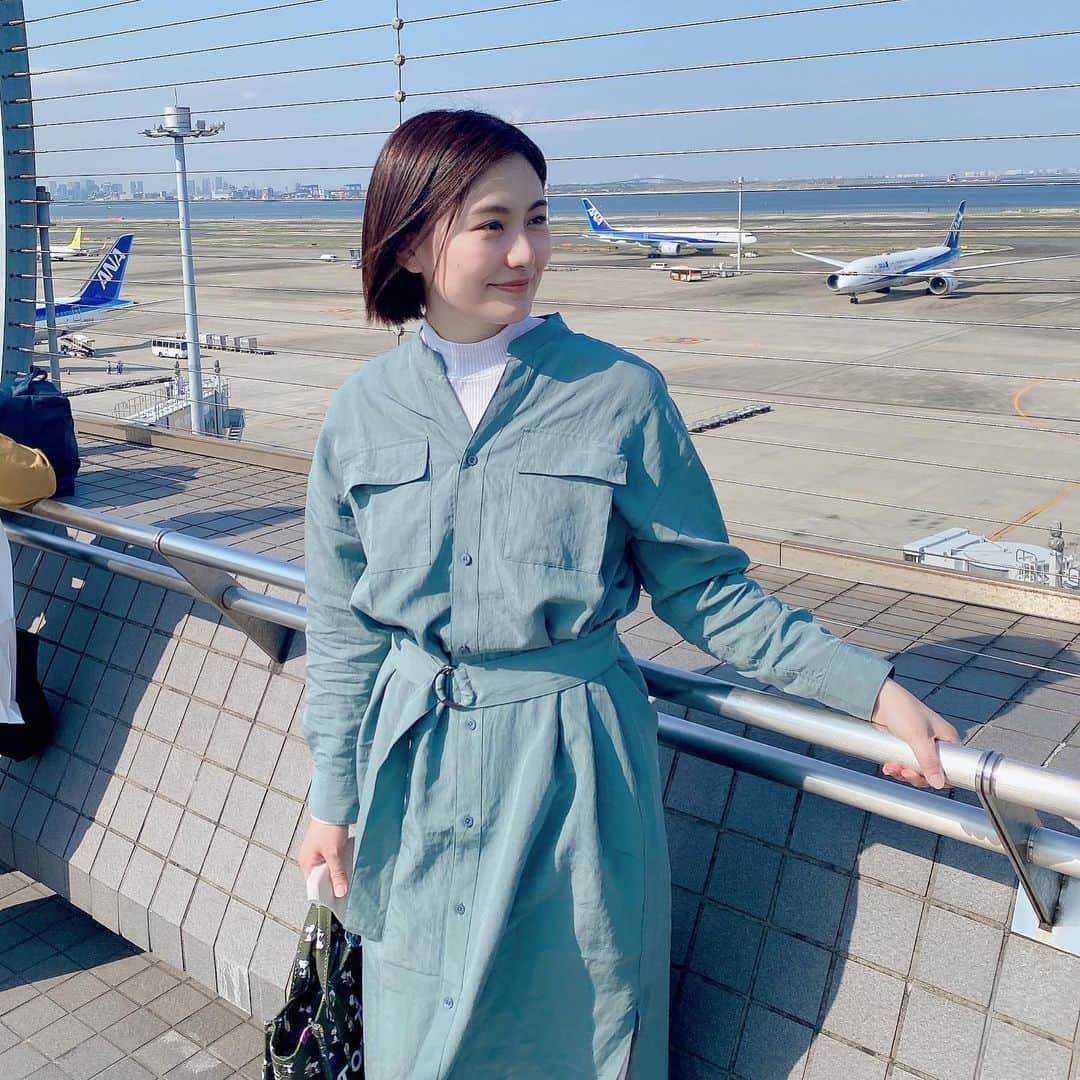 高山侑子さんのインスタグラム写真 - (高山侑子Instagram)「. 先日、羽田空港の展望デッキに初めて行ってきた！ 空港の中もお店たくさんあるってこと、実は知らなかった😂  もう私は5年くらい飛行機乗ってないから、たまにはどっか遠出してみたいね*⋆✈  #羽田空港 #飛行機」5月17日 18時56分 - takayamayuko_stardust