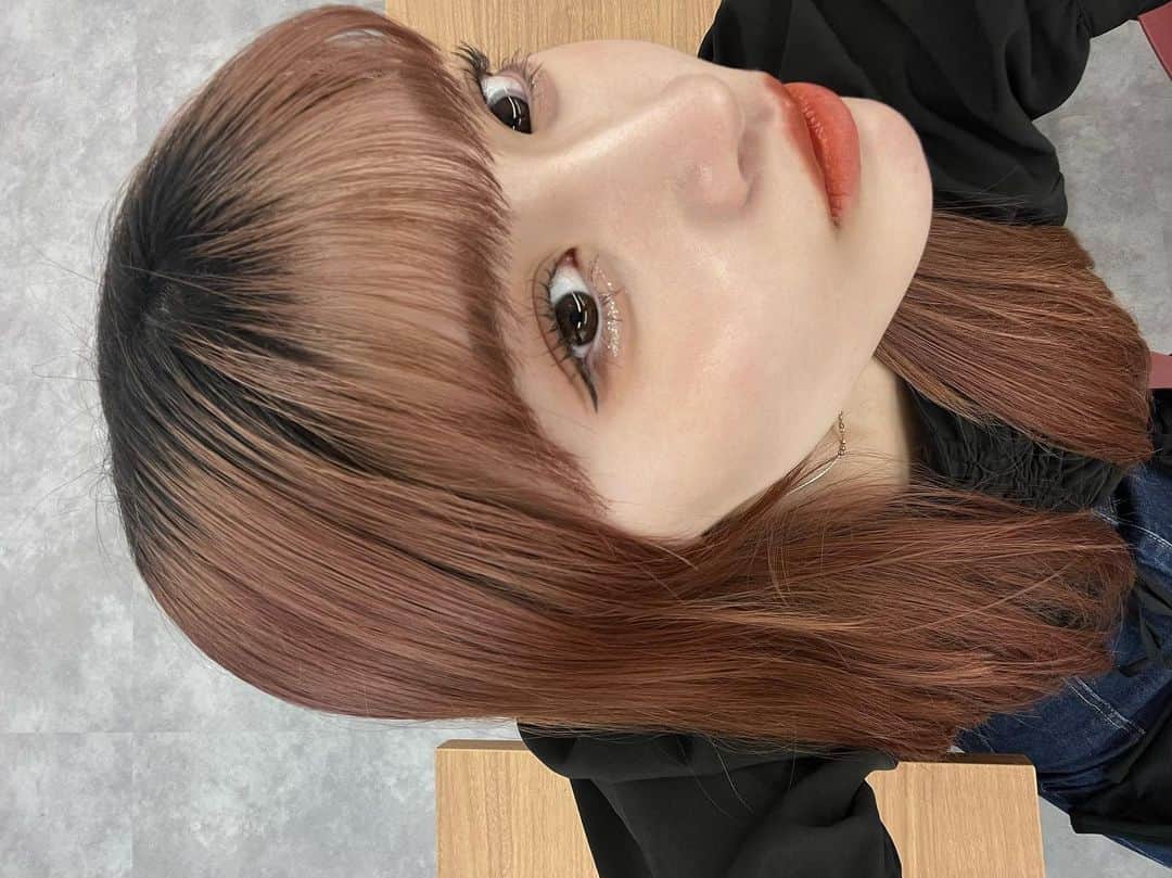 若林真帆のインスタグラム：「身長が割とあるので気づかれませんがプリンなう。 美容室行きます🍮 #プリン」