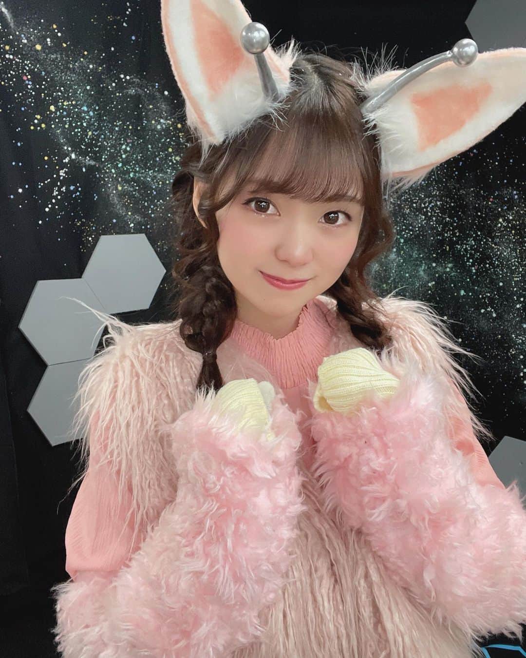 白石真菜のインスタグラム：「5/31〜6/4スペース・ゼロで行われる 『 #宇宙家族ヤマダさん ～Super saiyAの逆襲～ 』 にて、兎chaN役を演じさせていただきます🐰🤍  コメディ舞台初挑戦で緊張しますが、きっと面白いこと間違いなしなので是非、お越しください！  アフターイベントやリピーター特典がありますので、詳しくは白石真菜のTwitterをチェックしてね🫶   #白石真菜 #しーまな」