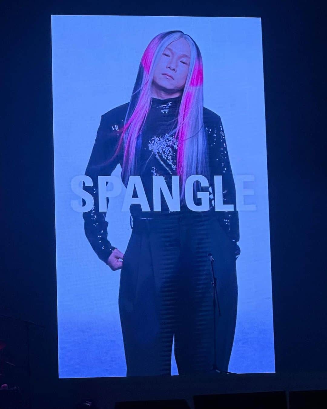 Ivyさんのインスタグラム写真 - (IvyInstagram)「나의 아이돌 이희문 선생님의  이희문프로젝트 오방신과 스팽글. 가히 충격적이었다. 무대, 의상, 조명, 영상까지 디테일하게 신경쓴 웰메이드공연. 아티스트에게 영감을 주는 진짜 아티스트. 국보다 이분은. 지루할 틈없는 음악적 구성까지 너무 완벽했다. 💚 앞으로도 계속 덕질할거에여💚 #이희문#오방신과#이희문프로젝트」5月17日 19時19分 - greentee.park