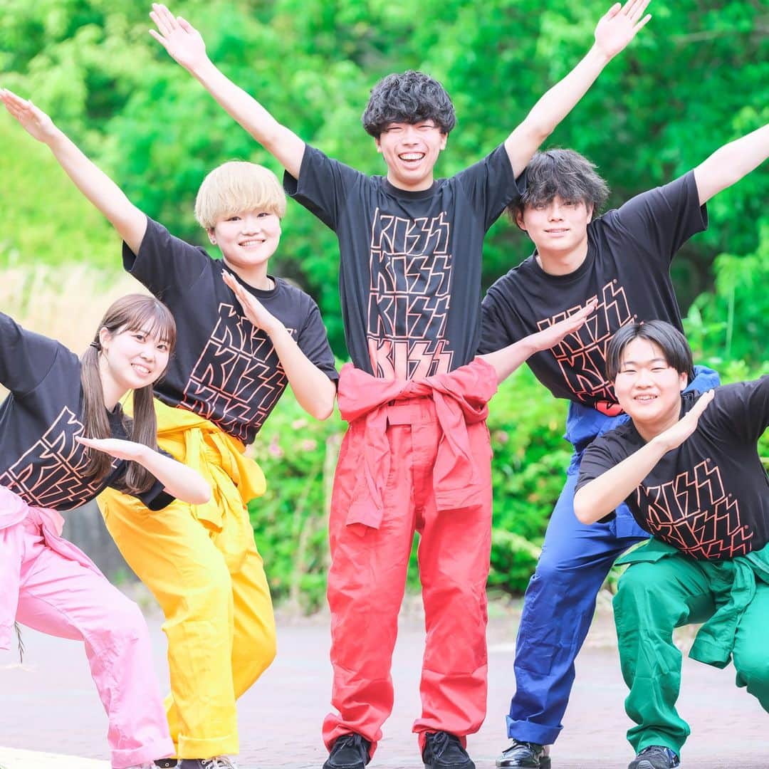 大阪教育大学のインスタグラム：「5月13日・14日の2日間にわたり、柏原キャンパスで春の大学祭「五月祭」を開催しました❗ 時折雨の降るあいにくのお天気ではありましたが、一般のお客様も多数来場し、キャンパスは活気に満ちあふれていました✨👏  今日から写真を順次アップしていきますので、明日以降もチェックしてくださいね📸  #公式インスタグラム #国立大学 #大阪教育大学 #大教 #大教大 #OsakaKyoikuUniversity #OKU #人にまっすぐ。 #教員養成 #教育協働  #柏原キャンパス #大学祭 #学園祭 #五月祭 #新入生 #キャンパスライフ #ライブ #バンド #ダンス」