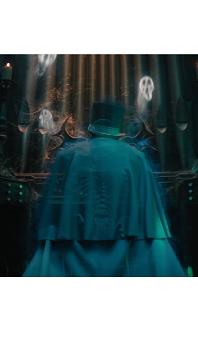 ロザリオ・ドーソンのインスタグラム：「We invite you to the Haunted Mansion ….. Only in theaters July 28th.   @disney @hauntedmansion」