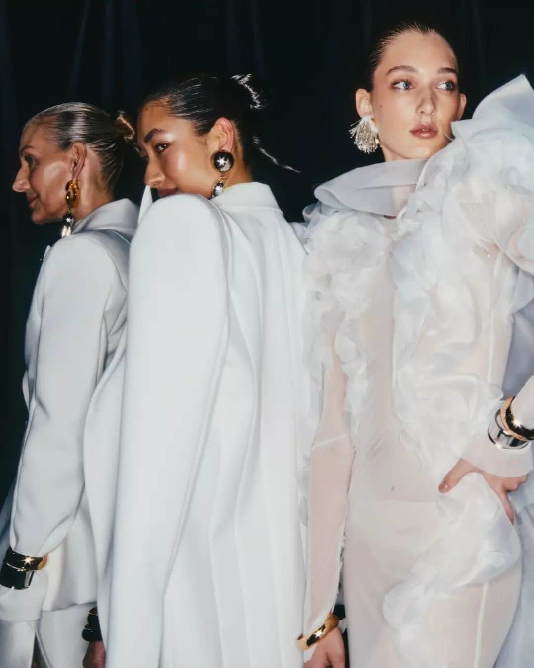 Fashion Weekさんのインスタグラム写真 - (Fashion WeekInstagram)「Beautiful moments of femininity 🤍 #BackOfHouse at #MariamSeddiq's 23/24 runway show」5月18日 5時43分 - fashionweek