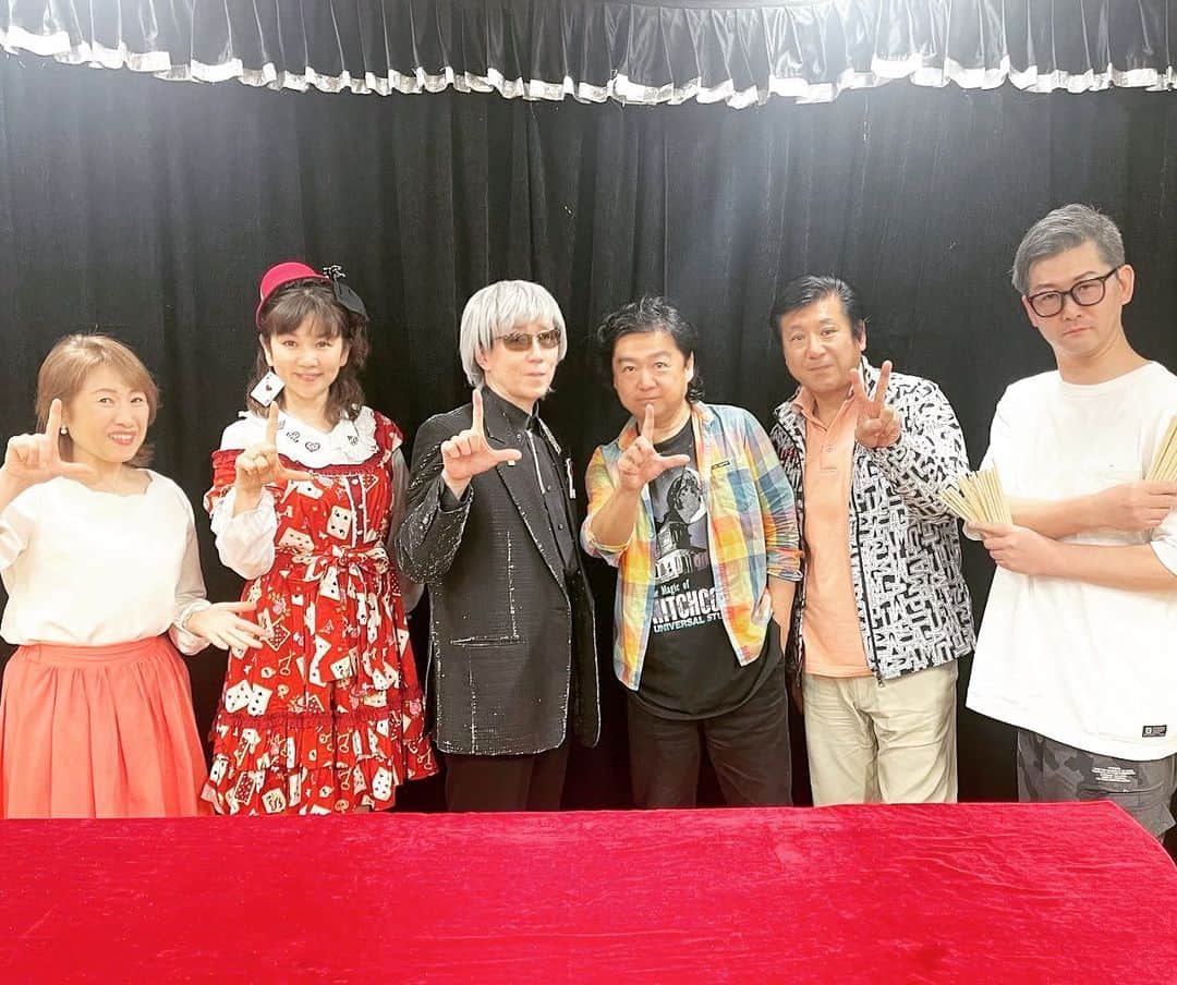 のインスタグラム：「Dr.レオンさんと初めて共演させていただきました。 私は寿司を食べたいのに食べれないというマジックを、、意味わからないんで動画を近々」