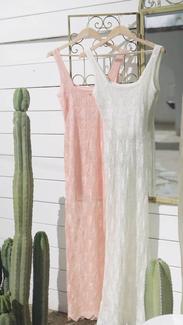 ゲスのインスタグラム：「Romanticize your wardrobe with the Lisa Crochet Maxi Dress 🤍 #LoveGUESS」
