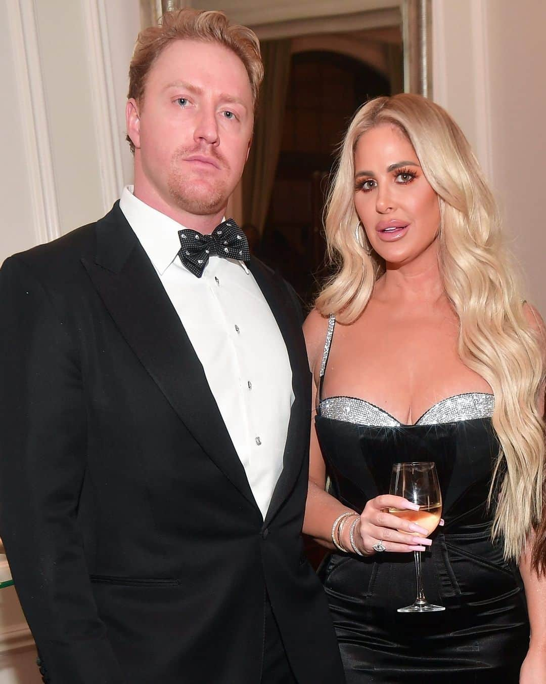 E! Onlineさんのインスタグラム写真 - (E! OnlineInstagram)「Maybe things aren't so peachy? More than a week after Kroy Biermann filed for divorce, #RHOA alum Kim Zolciak shared a cryptic post about relationships—link in bio. (📷: Getty)」5月18日 6時00分 - enews